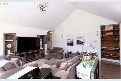 1496 S 57th St, Springfield, OR 97478 - Photo 9