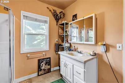 1815 SE Alder St, Portland, OR 97214 - Photo 27