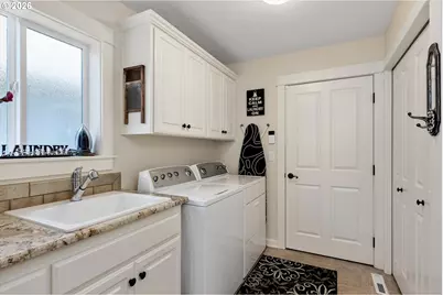 725 SE Saint Andrews Ln, Dallas, OR 97338 - Photo 13