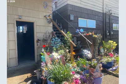 601 Ayers St, Kelso, WA 98626 - Photo 7