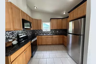 226 South Ave, Sutherlin, OR 97479 - Photo 9