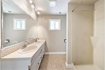 1183 W Lookingglass Rd, Roseburg, OR 97471 - Photo 23