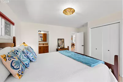 2245 SW Martha St, Portland, OR 97239 - Photo 13