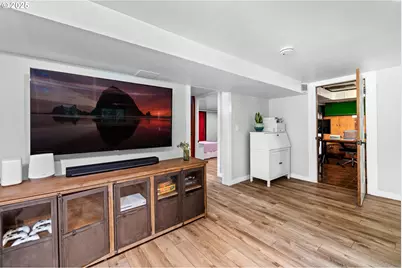 2245 SW Martha St, Portland, OR 97239 - Photo 23