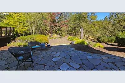 801 Colonial Rd, Roseburg, OR 97471 - Photo 13