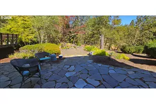 801 Colonial Rd, Roseburg, OR 97471 - Photo 13