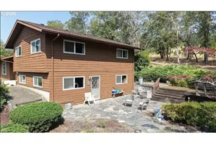 801 Colonial Rd, Roseburg, OR 97471 - Photo 11