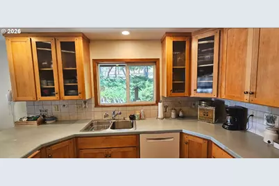 801 Colonial Rd, Roseburg, OR 97471 - Photo 27