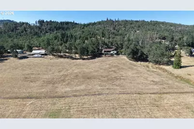 801 Colonial Rd, Roseburg, OR 97471 - Photo 7