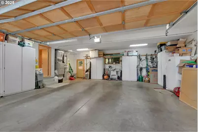 2590 Bowmont Dr, Eugene, OR 97405 - Photo 39