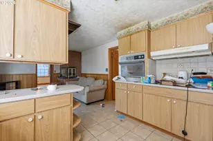 3928 9th Ct, Salem, OR 97302 - Photo 9
