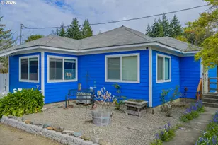 1070 W 11th St, Coquille, OR 97423 - Photo 11
