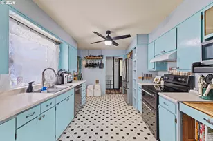 1070 W 11th St, Coquille, OR 97423 - Photo 29