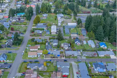 1070 W 11th St, Coquille, OR 97423 - Photo 3