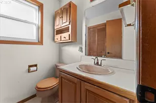 2104 NE 165th Dr, Portland, OR 97230 - Photo 21