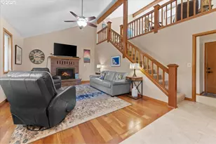 2104 NE 165th Dr, Portland, OR 97230 - Photo 9