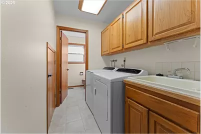 2104 NE 165th Dr, Portland, OR 97230 - Photo 29