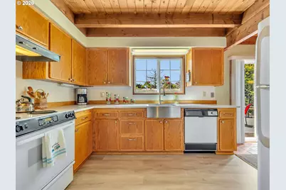643 5th St, Gearhart, OR 97138 - Photo 11