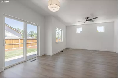 601 St Charles St, Eugene, OR 97402 - Photo 9
