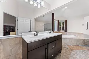 14234 NW Lakeshore Ct, Portland, OR 97229 - Photo 13