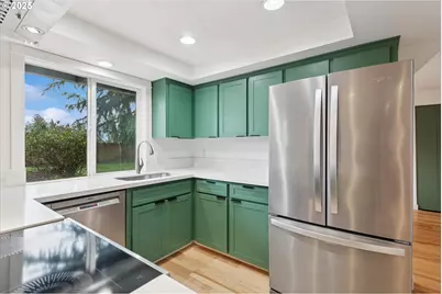 18800 SW Sandra Ln, Beaverton, OR 97003 - Photo 15