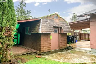 1147 S 34th Pl, Springfield, OR 97478 - Photo 25