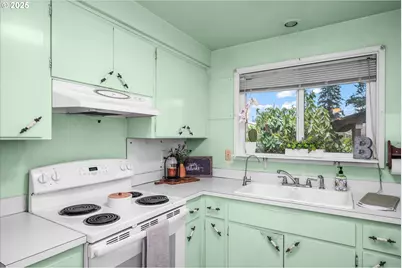 1147 S 34th Pl, Springfield, OR 97478 - Photo 13