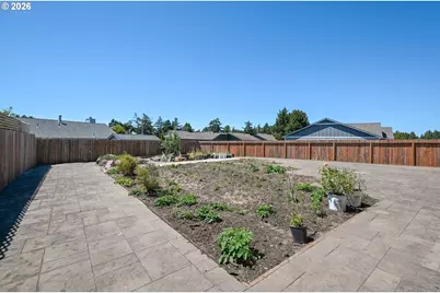 2010 Roosevelt Loop, North Bend, OR 97459 - Photo 23