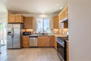 2010 Roosevelt Loop, North Bend, OR 97459 - Photo 5