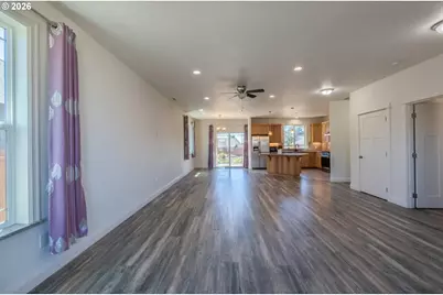 2010 Roosevelt Loop, North Bend, OR 97459 - Photo 9