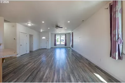 2010 Roosevelt Loop, North Bend, OR 97459 - Photo 11