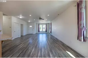 2010 Roosevelt Loop, North Bend, OR 97459 - Photo 11