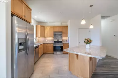 2010 Roosevelt Loop, North Bend, OR 97459 - Photo 5
