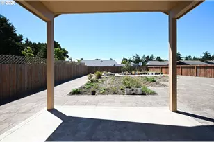 2010 Roosevelt Loop, North Bend, OR 97459 - Photo 25