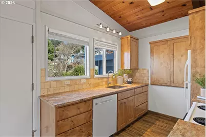 1931 NE 68th St, Lincoln City, OR 97367 - Photo 17