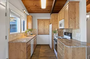 1931 NE 68th St, Lincoln City, OR 97367 - Photo 15