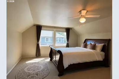 4446 NE Irving St, Portland, OR 97213 - Photo 17