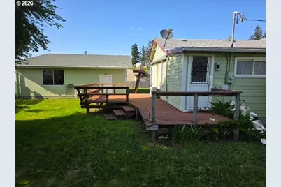 812 B St, Myrtle Point, OR 97458 - Photo 5
