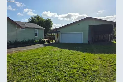 812 B St, Myrtle Point, OR 97458 - Photo 3