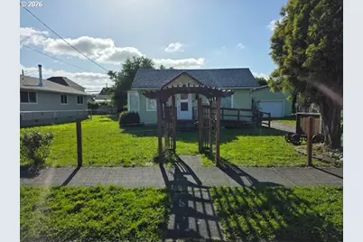 812 B St, Myrtle Point, OR 97458 - Photo 1