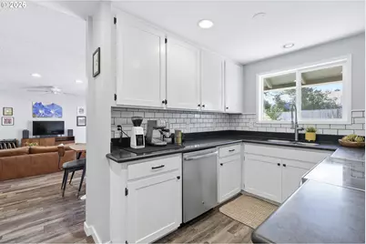 20190 SW Imperial St, Beaverton, OR 97003 - Photo 11