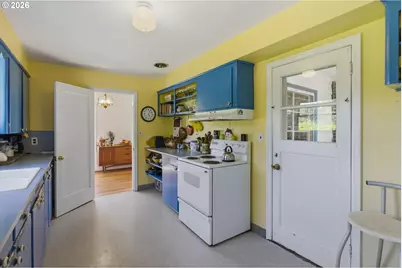 9009 SW 36th Ave, Portland, OR 97219 - Photo 13