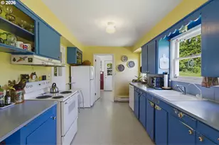 9009 SW 36th Ave, Portland, OR 97219 - Photo 11