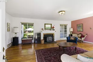 9009 SW 36th Ave, Portland, OR 97219 - Photo 5