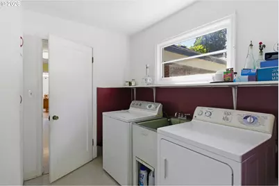 9009 SW 36th Ave, Portland, OR 97219 - Photo 15