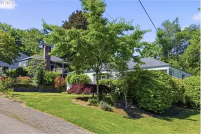 9009 SW 36th Ave, Portland, OR 97219 - Photo 3