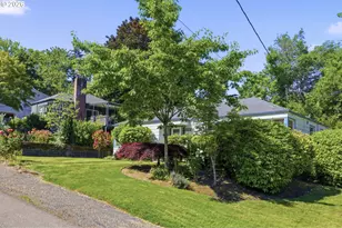 9009 SW 36th Ave, Portland, OR 97219 - Photo 3