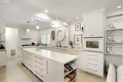 6394 SW Burlingame Ave, Portland, OR 97239 - Photo 9