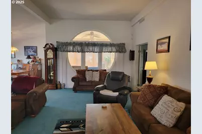 421 W Grant St, Burns, OR 97720 - Photo 5