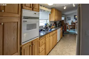 421 W Grant St, Burns, OR 97720 - Photo 9